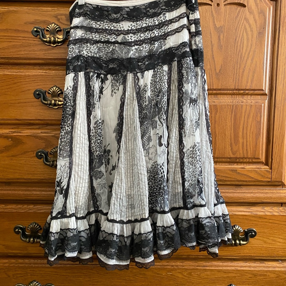 Pura Vida Black and White Patterned Midi Skirt